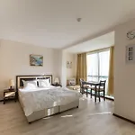 Beachfront Pool & Sea View Stduio In Berlin Apartmán