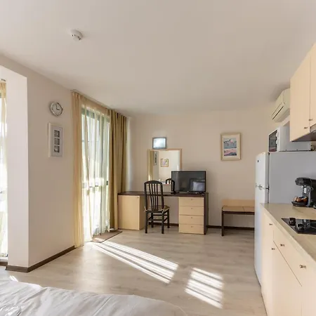 Beachfront Pool & Sea View Stduio In Berlin Daire