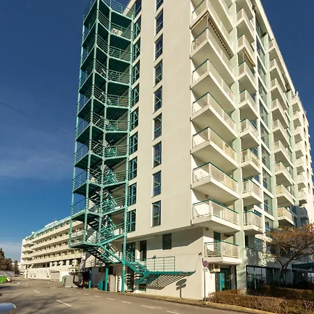 Beachfront Pool & Sea View Stduio In Berlin Daire *