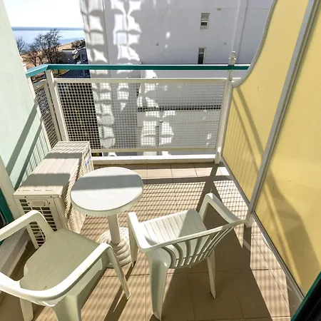 Daire Beachfront Pool & Sea View Stduio In Berlin